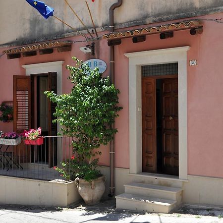 Il Giardino Di Pietra Bed & Breakfast โนโต ภายนอก รูปภาพ