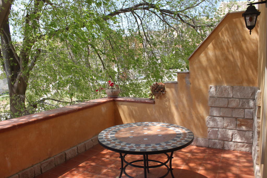 Il Giardino Di Pietra Bed & Breakfast โนโต ภายนอก รูปภาพ