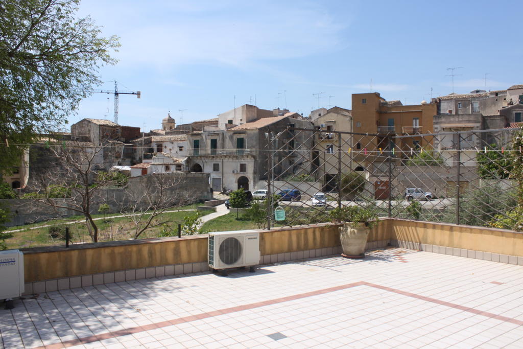 Il Giardino Di Pietra Bed & Breakfast โนโต ภายนอก รูปภาพ