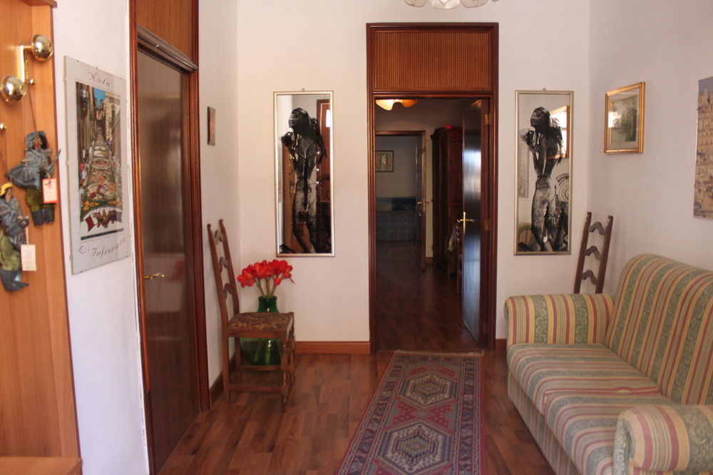 Il Giardino Di Pietra Bed & Breakfast โนโต ภายนอก รูปภาพ