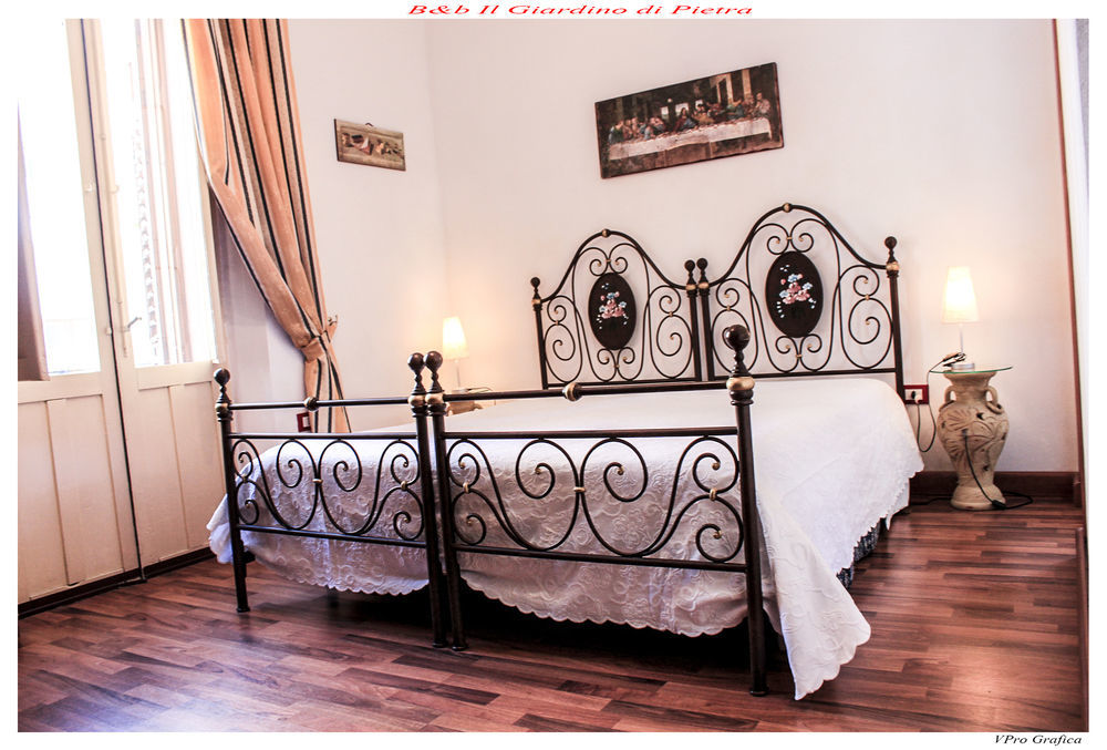 Il Giardino Di Pietra Bed & Breakfast โนโต ภายนอก รูปภาพ